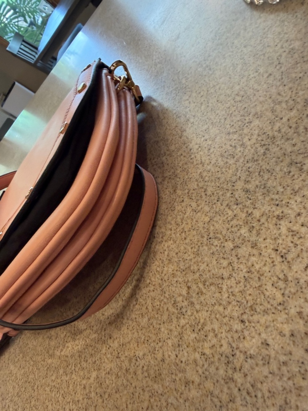 Women's Pink Saddle Crossbody Bag with Gold Ring Handle Cesca vintage 90s - Picture 11 of 11